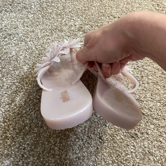 Melissa size 7 flip flops - Picture 4 of 6